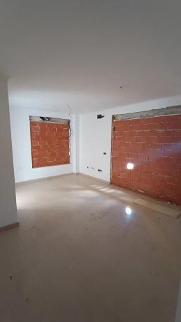 Edificio de uso mixto en avenida d'Europa, 52