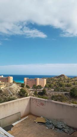 Edificio de uso mixto en avenida d'Europa, 52