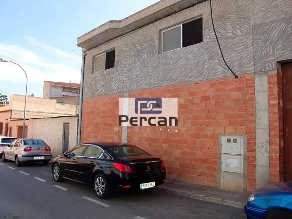 Edificio en calle de Tirant lo Blanc