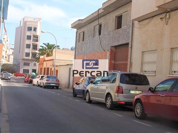 Edificio en calle de Tirant lo Blanc
