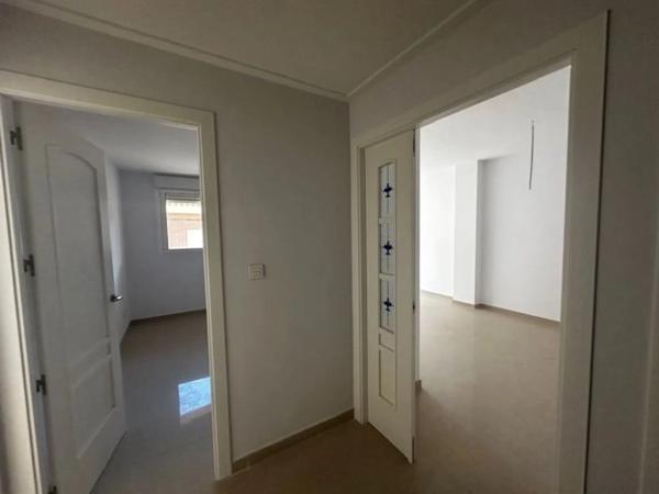 Edificio de uso mixto en calle castell