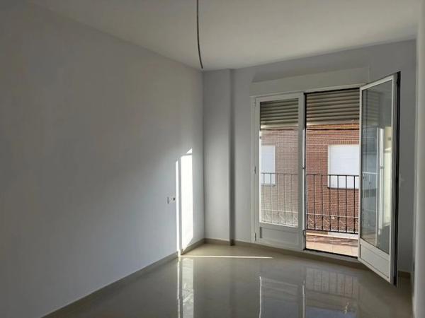 Edificio de uso mixto en calle castell