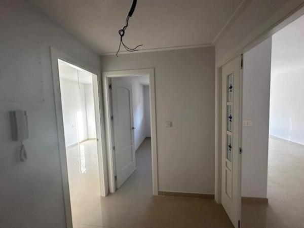 Edificio de uso mixto en calle castell