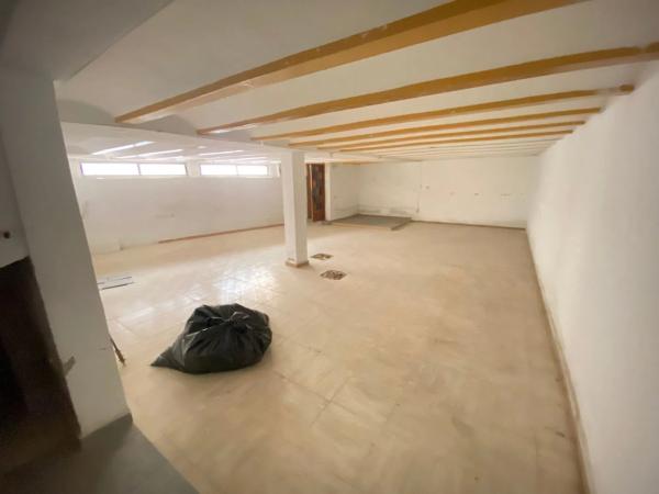 Edificio de uso mixto en calle Oscar Espla