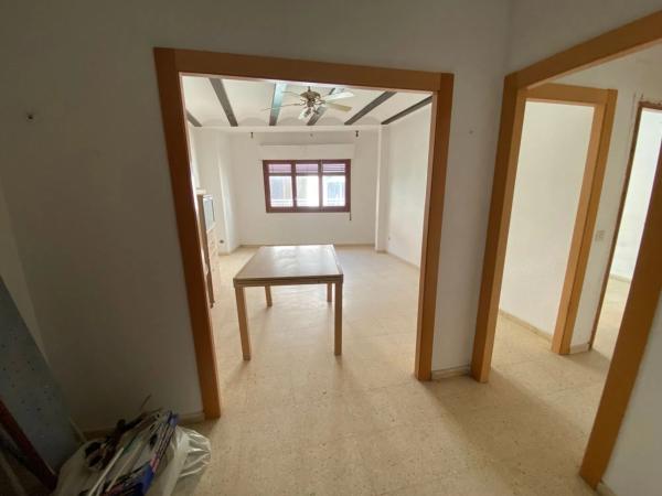 Edificio de uso mixto en calle Oscar Espla