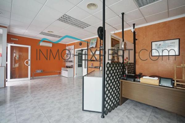 Edificio de uso mixto en Barrio Saladar