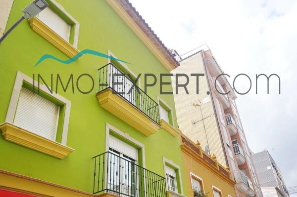 Edificio de uso mixto en Barrio Saladar