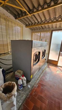 Edificio de uso mixto en avenida Dama d'Elx, 12