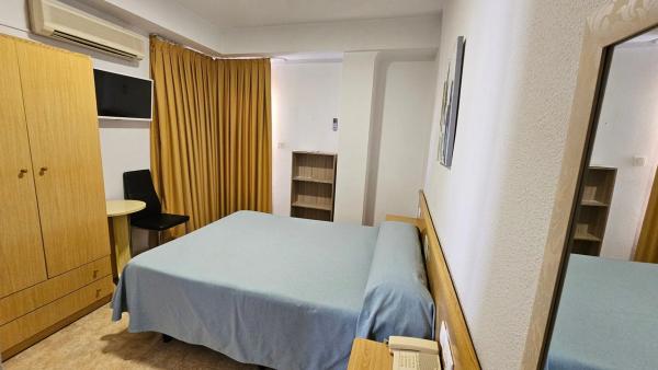 Edificio de uso mixto en avenida Dama d'Elx, 12