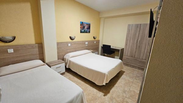 Edificio de uso mixto en avenida Dama d'Elx, 12