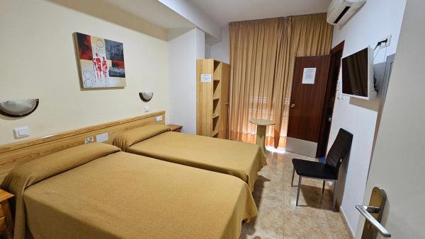 Edificio de uso mixto en avenida Dama d'Elx, 12