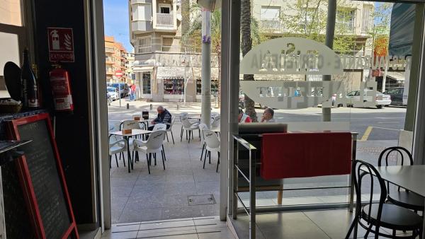 Edificio de uso mixto en avenida Dama d'Elx, 12