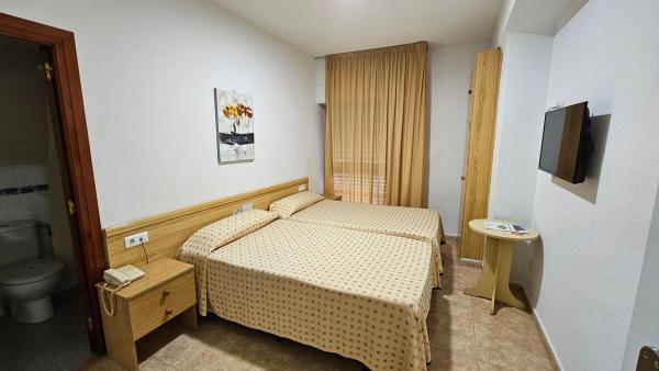 Edificio de uso mixto en avenida Dama d'Elx, 12