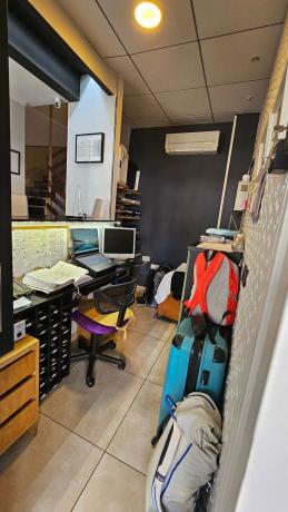 Edificio de uso mixto en avenida Dama d'Elx, 12