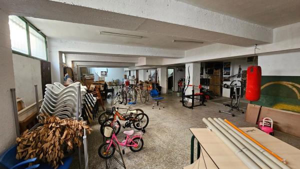 Edificio de uso mixto en avenida Dama d'Elx, 12