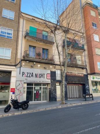 Edificio de uso mixto en Oliver, 13
