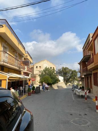 Edificio de uso mixto en calle Evarist Manero Molla, 1