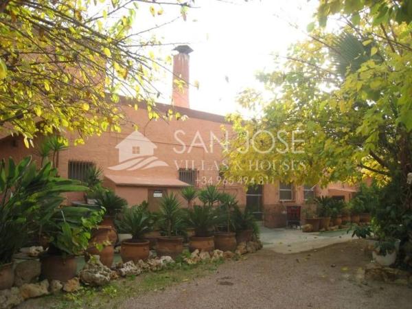 Edificio en Pedanías Oeste