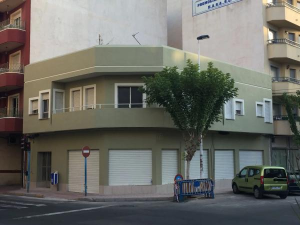 Edificio de uso mixto en calle de Orihuela, 53