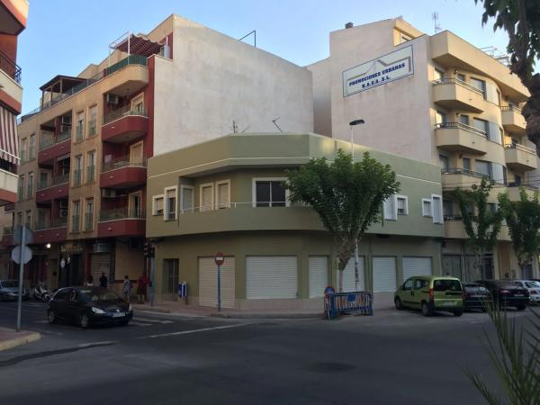 Edificio de uso mixto en calle de Orihuela, 53
