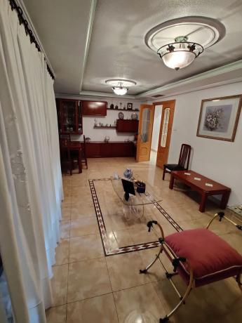 Edificio de uso mixto en avenida de Novelda, 105