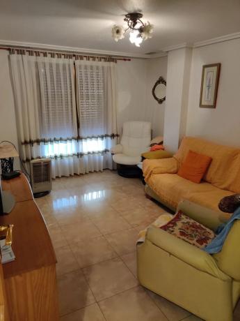 Edificio de uso mixto en avenida de Novelda, 105