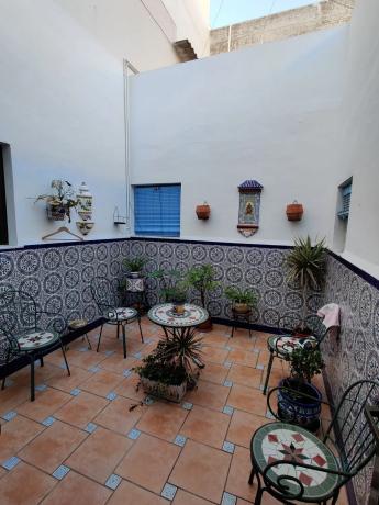 Edificio de uso mixto en avenida de Novelda, 105