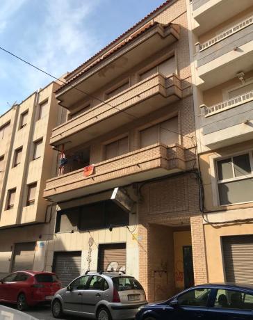 Edificio de uso mixto en calle Verge del Remei, 5