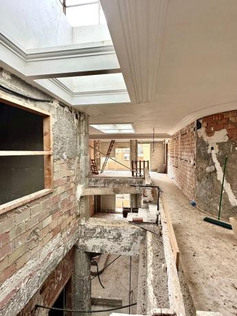 Edificio de uso mixto en calle Verge del Remei, 5