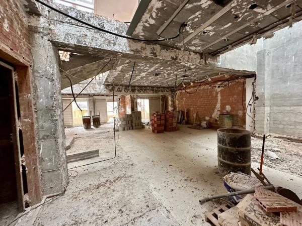 Edificio de uso mixto en calle Verge del Remei, 5