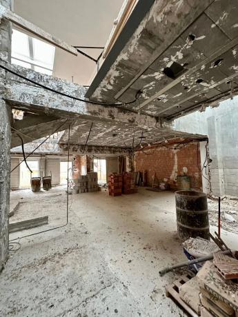 Edificio de uso mixto en calle Verge del Remei, 5