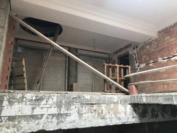 Edificio de uso mixto en calle Verge del Remei, 5