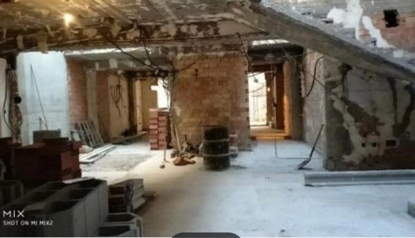 Edificio de uso mixto en calle Verge del Remei, 5