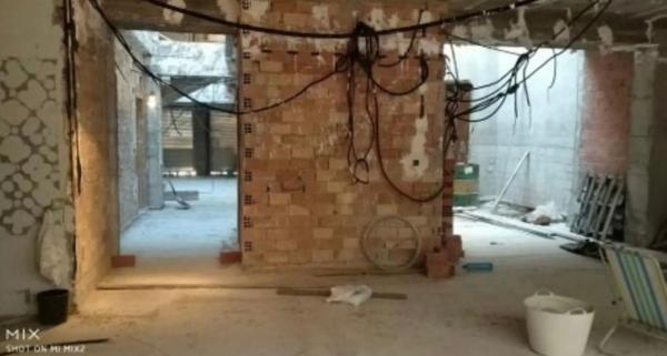 Edificio de uso mixto en calle Verge del Remei, 5