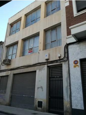 Edificio de uso mixto en calle Pablo Picasso, 94