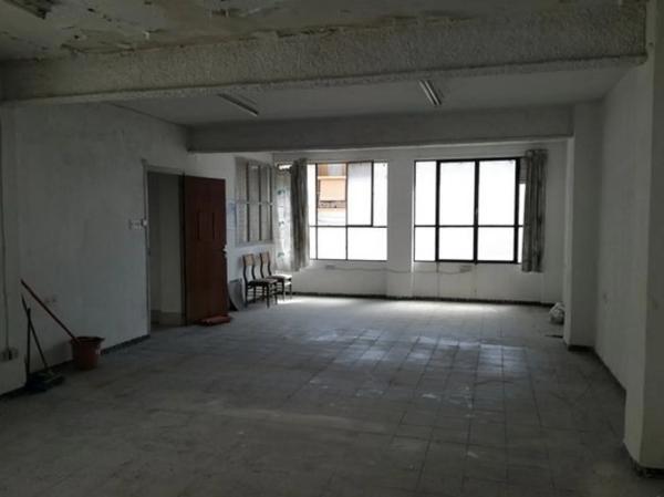 Edificio de uso mixto en calle Pablo Picasso, 94