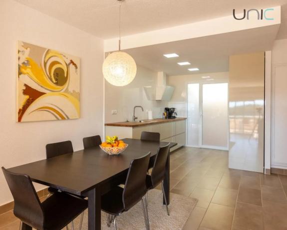 Chalet pareado en avenida Bernia, 2