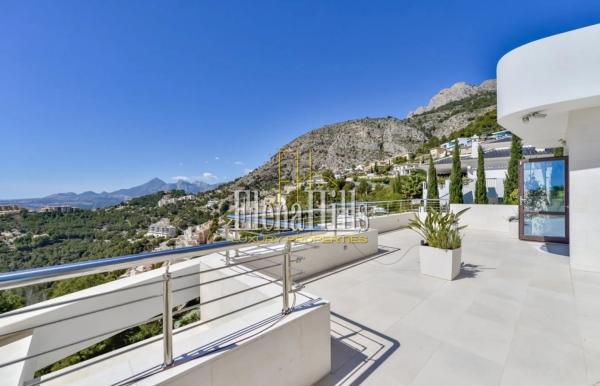 Casa independiente en calle Noruega-a.h