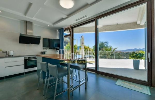 Casa independiente en calle Noruega-a.h