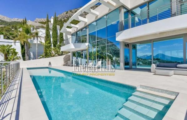 Casa independiente en calle Noruega-a.h