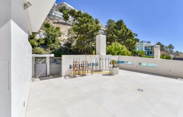 Casa independiente en calle Noruega-a.h