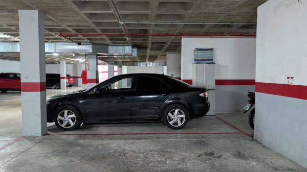 Piso en calle Presidente Adolfo Suárez, 18