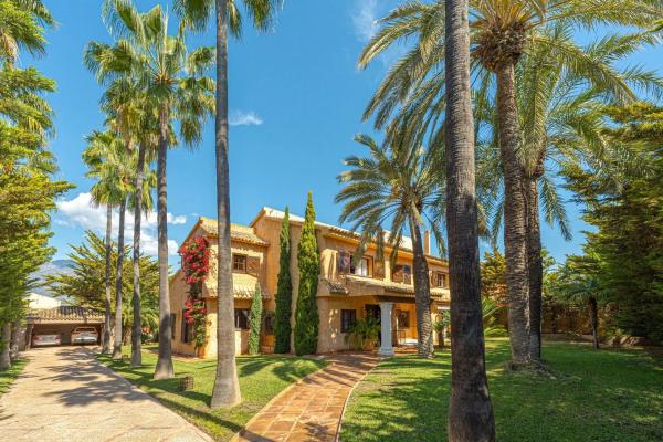 Casa independiente en avenida de Malta