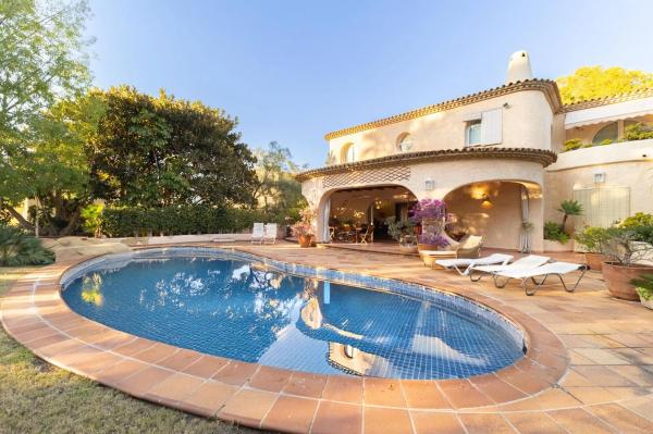 Casa independiente en calle Rumanía