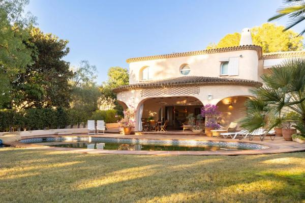 Casa independiente en calle Rumanía