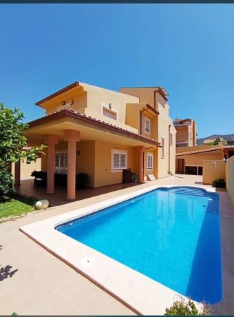 Casa independiente en avenida de Montecarlo