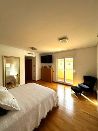 Casa independiente en avenida de Montecarlo