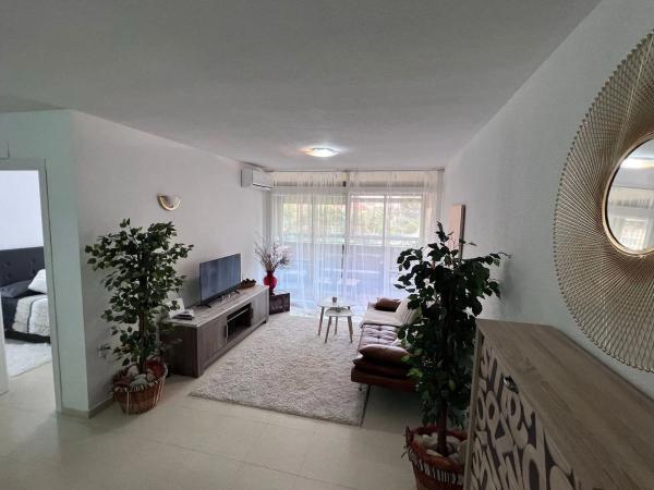 Piso en calle Cornellana, 1