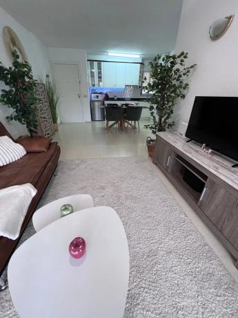 Piso en calle Cornellana, 1