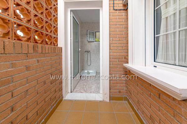 Casa independiente en calle Mar Rojo